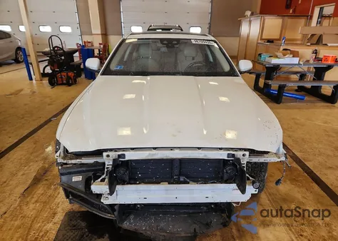 2018 Jaguar Xe Prestige z USA, uszkodzony, nr VIN SAJAK4FX2JCP41018